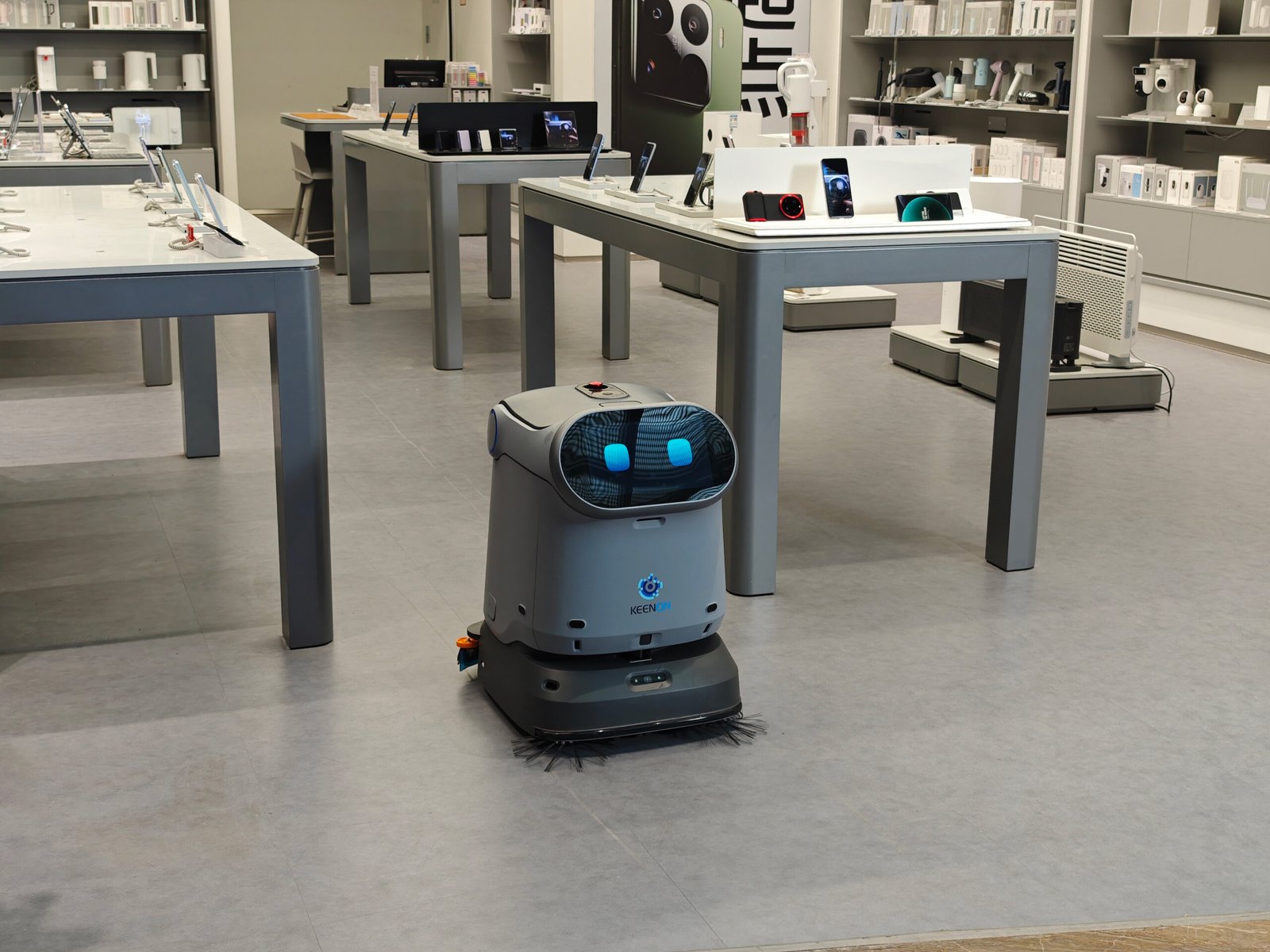 Robot C40 dans un espace commercial