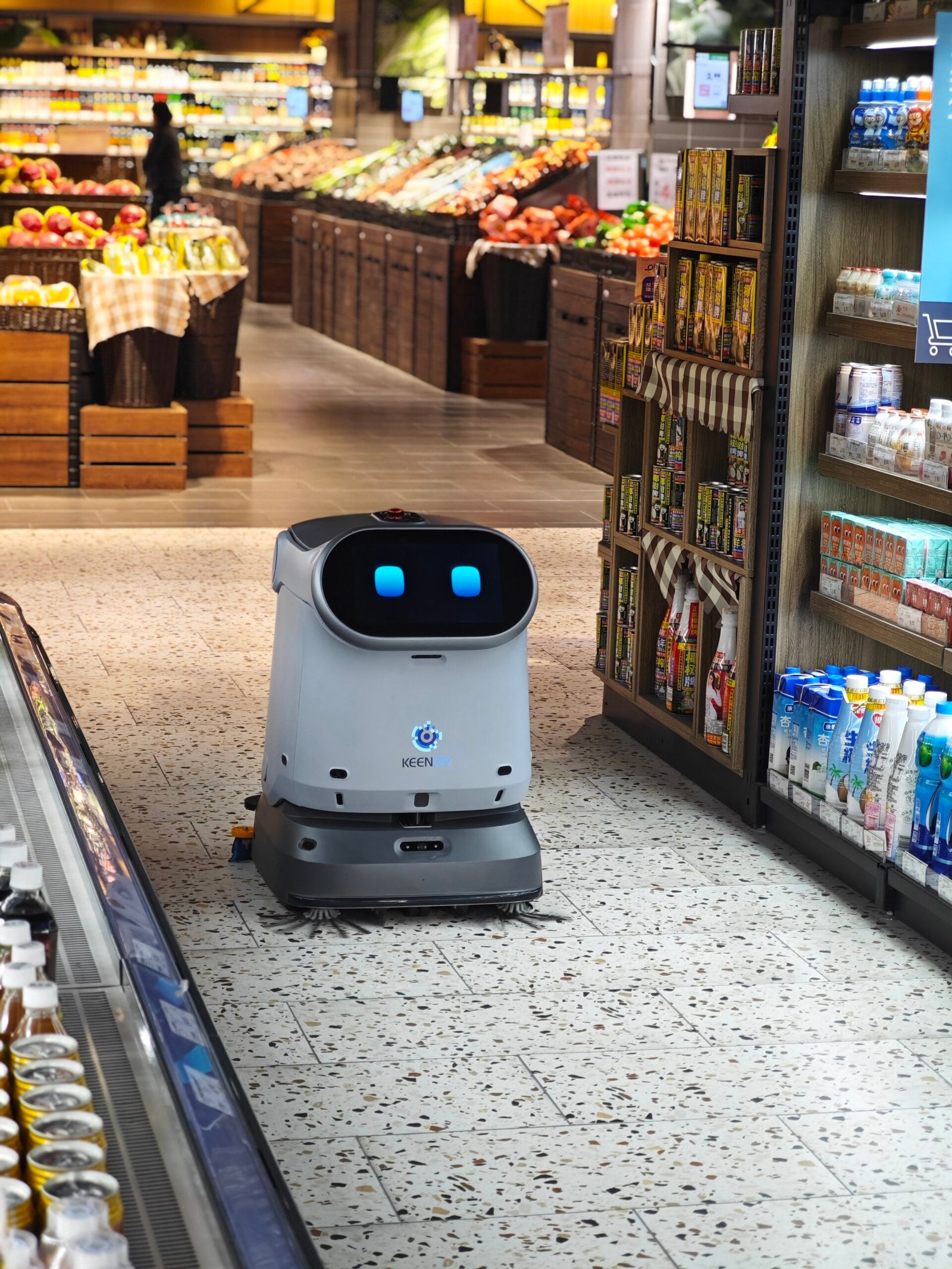 Robot C40 dans une grande surface intérieure